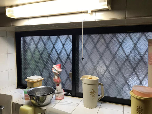 片付けにくいキッチンの出窓をすっきりさせたい すのこで作れる収納棚をdiy